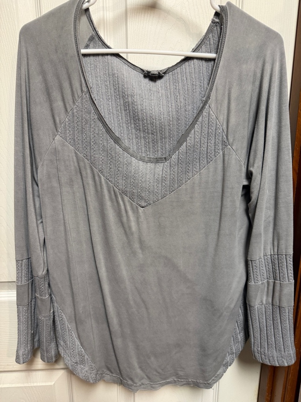 POL Gray V-Neck Long Sleeve Top with Knit Panels